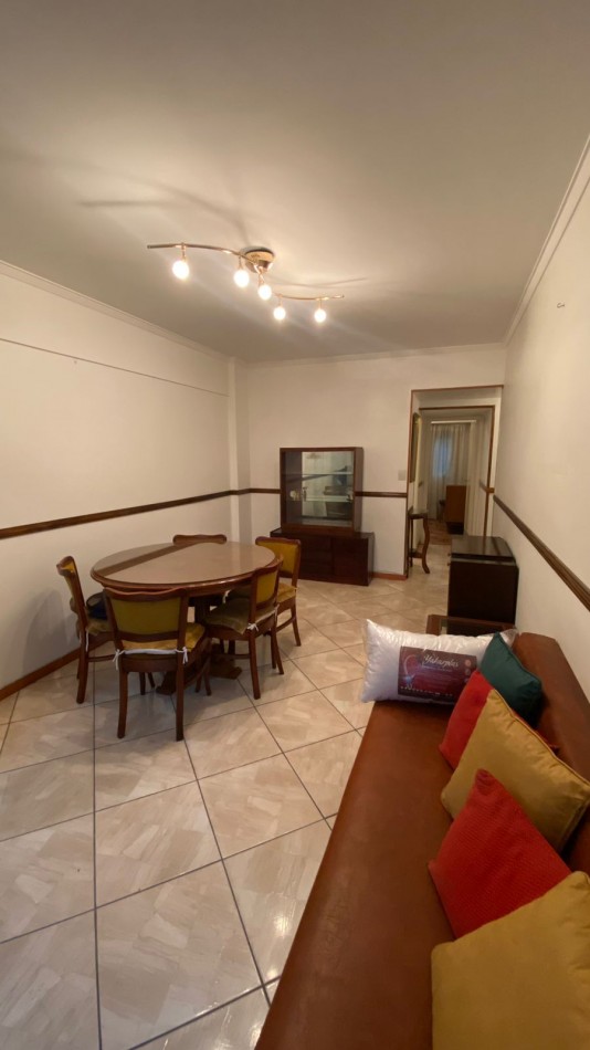 Departamento 2 ambientes con balcon y cochera fija sobre Avenida Colon  